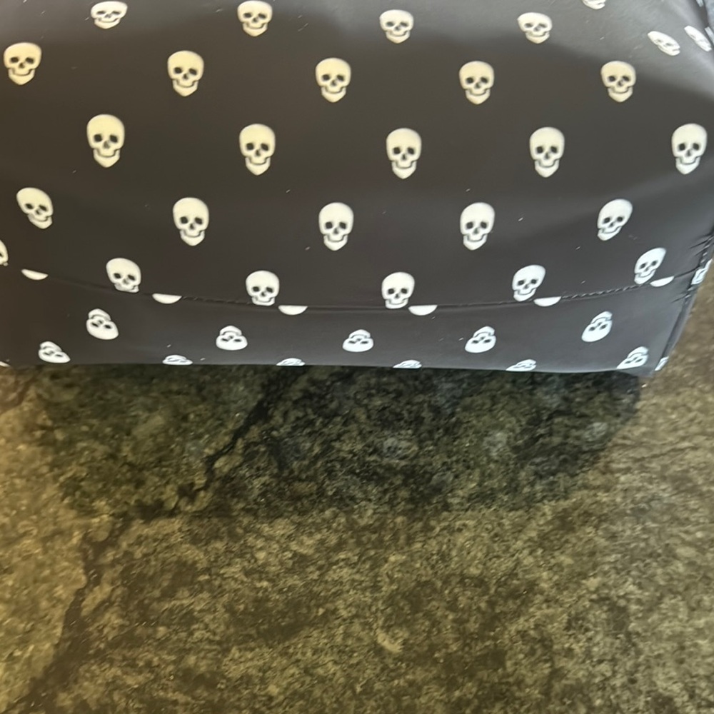 Betsey Johnson Black Skull Print Tote Bag - Picture 7 of 12